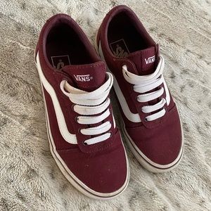 Sz 6 Vans off the wall like new!